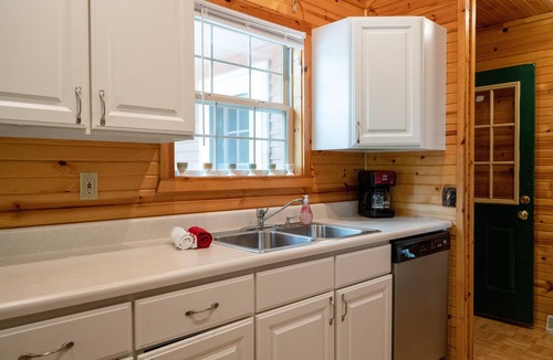 Mears House | Spacious Floradale Retreat w/shared heated Pool, Tennis + more. Close to dunes!