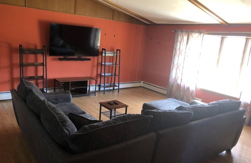 Robinson House | Spacious Home in Robinson
