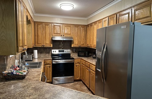 Park Forest - LA North House | Spacious home/outdoor area minutes from Amazon Center, LSU, SU, downtown & mall