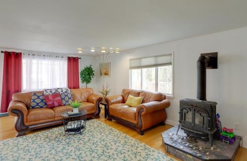 Woodland Beach House | Spacious Lakefront House w/Backyard Fire Pit