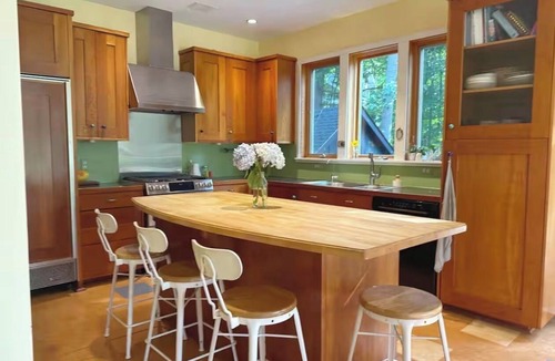 Charlevoix House | Spacious Modern Light Filled Oasis, AC!