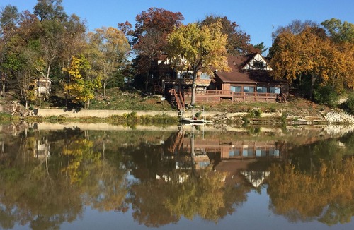 Colton House | Spacious room in Tudor home overlooking the Maumee river near Metro Parks. Wifi