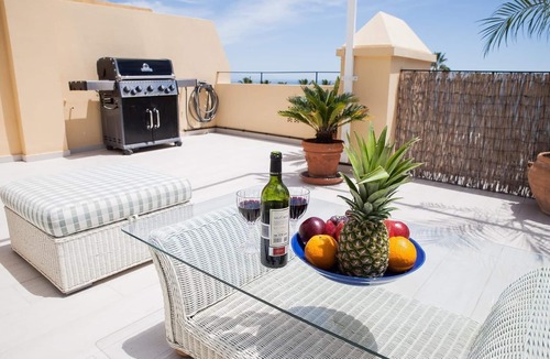 Torremolinos House | Spacious Sea View Penthouse with Sea View, Wi-Fi & Terrace