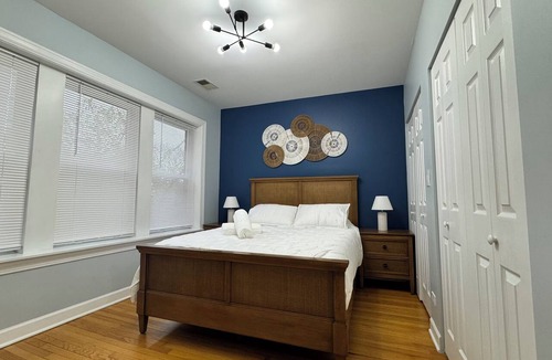 Skokie Condo | Spacious Skokie Retreat - 2BR/2BA - Mins to Chicago, mall & Train