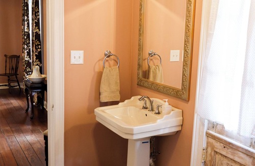 Destrehan Bed & Breakfast | Spend the night in one of the South's oldest historic homes!