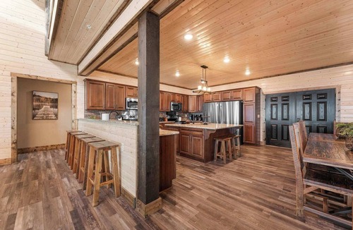 Kimberling City Cabin | Splash Mountain Mansion: The Dream Family Getaway!