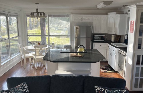 Lottie House | Sportsman's Paradise Secluded Home With Guest House.