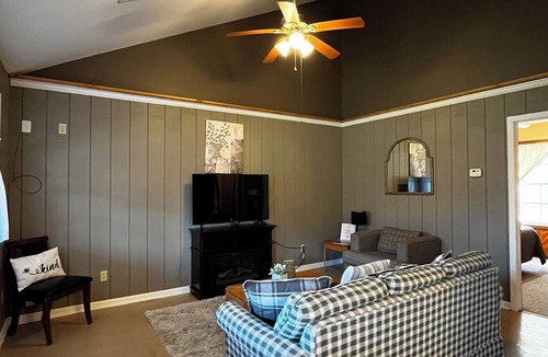 Sunrise Beach Cabin | Stay in cozy cabin 1 off of Lake of the Ozarks in beautiful Sunrise Beach, MO