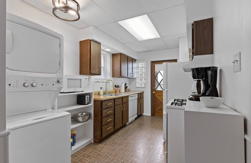 The Hill Apartment | Stay STL*Travel Nurse Gem*The Hill Neighborhood*