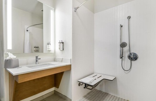 Drayton Plains Hotel | Staybridge Suites Detroit North - Royal Oak by IHG