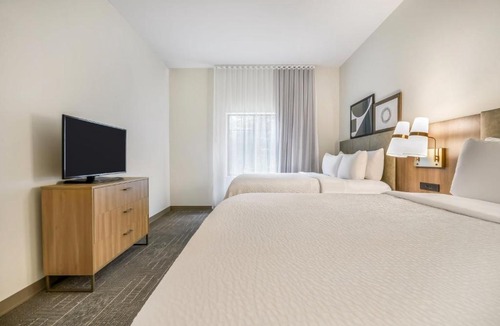 Drayton Plains Hotel | Staybridge Suites Detroit North - Royal Oak by IHG