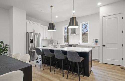 Oakley House | StayIsabella | Oakley