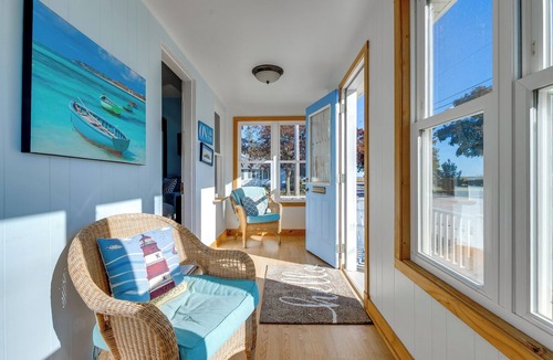 Two Rivers Cottage | Steps to Beach - Two Rivers Lakeview Cottage