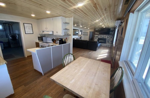 Dassel House | Stone Lodge Hideout on Lake Washington with 3000 Acres of Water
