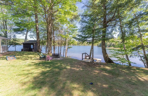 Wetmore House | Straits Chilling: Sleeps 6*Pet Included*Hot Tub*Kayaks*Paddle Boat!