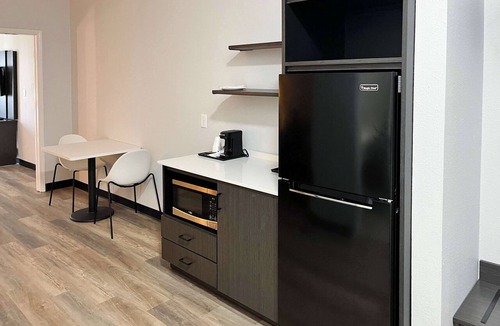 Elkhart Hotel | Studio 6 Elkhart, IN- Kitchenette Rooms