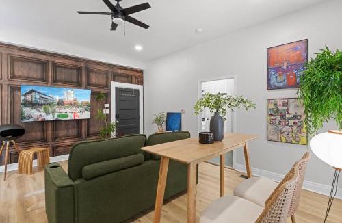 The Gate Apartment | Studio Apt. Near Alamo Drafthouse, SLU & Downtown