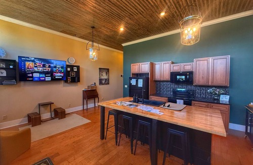 Jonesboro House | Stunning 2 bedroom in town, close to Shawnee National Forest