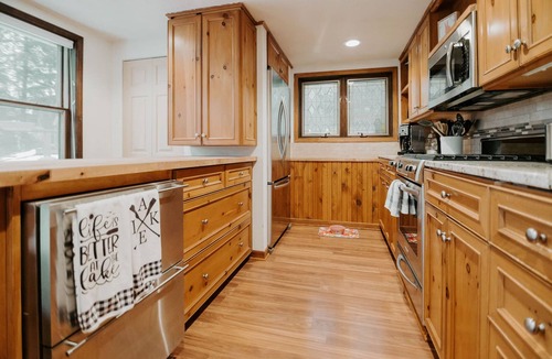 East Troy House | Stunning Family Lake House on Lake Beulah near Alpine Valley 90 min from Chicago