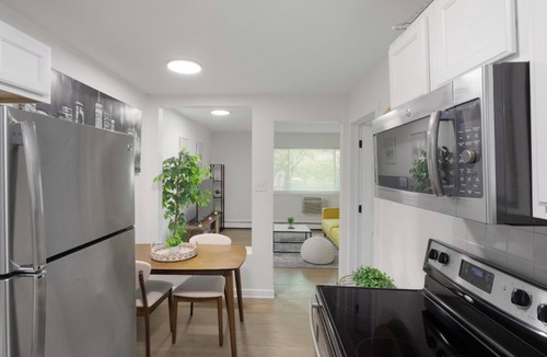 Rogers Park Apartment | Stylish 1BR/1BA Near Lake in Rogers Park + Free Parking