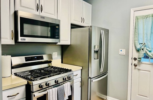 Arlington Heights House | “Stylish 3BR, 2 Bath Home for Longer Stays