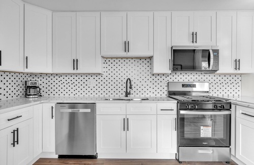 Streamwood House | Stylish 3BR Near Woodfield Mall and Parks