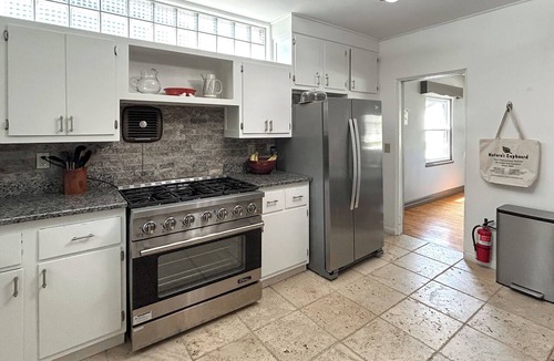Chesterton Cottage | Sugar Shores ~ 3 Mi to Indiana Dunes Nat'l Park