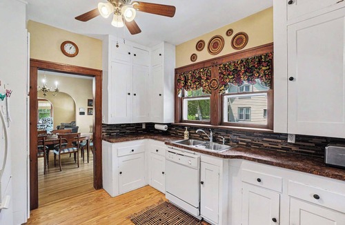 South Haven House | Sun Haven 3 Blocks from Lake Michigan Sleeps 9