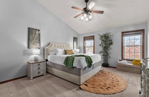 Appleton House | Sunny Days Await Seasonal Pool & Hot Tub Retreat