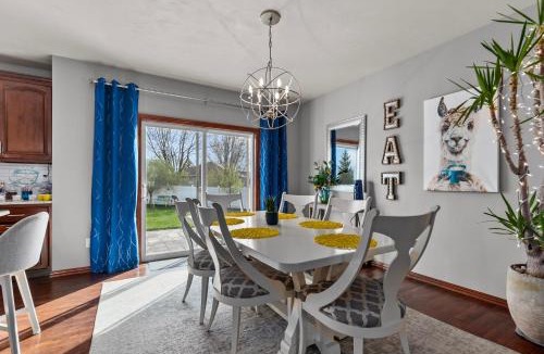 Appleton House | Sunny Days Await Seasonal Pool & Hot Tub Retreat