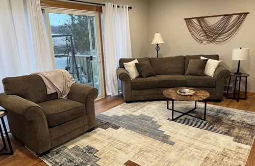 Mabel House | Sunrise Estate ~ 3-bedroom house with cozy sunrise view in charming Mabel