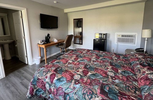 Bridgman House | Sunset Dunes Inn & Suites 104