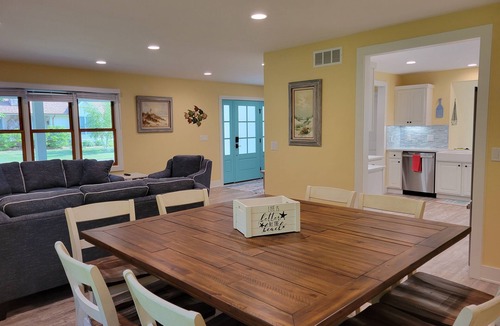 South Haven House | Sunset Haven - Walk to South Beach Blue Stairs, Park, Town - Renovated 2023