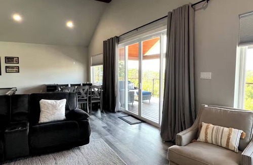 Gainesville House | Sunset Lake Views - 15 Min to Winstar Casino. Near Wineries & Relaxing Retreat