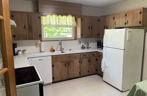 Waynesville House | Sunset Pl 3-bedroom house in Waynesville 10 min To Fort Leonard Wood -Pool Table
