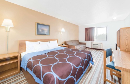 Burlington Hotel | Super 8 by Wyndham Burlington