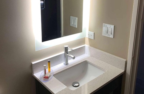 Joliet Hotel | Super 8 by Wyndham Joliet