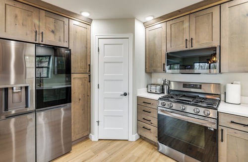 Suttons Bay House | Suttons Bay Near Wineries Hot Tub, Fire Pit