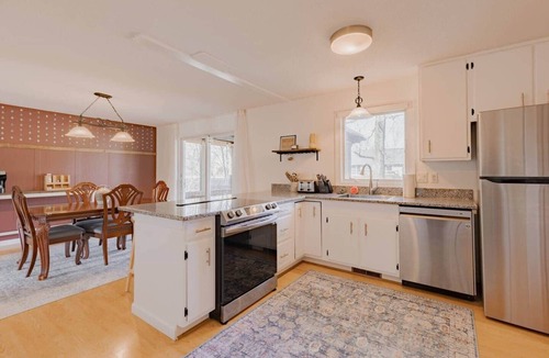 Midland House | Sweet Retreat | King Rooms