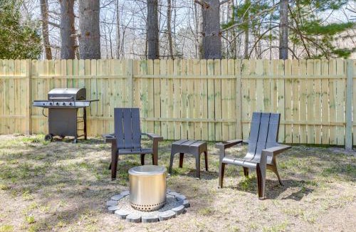 Frankfort House | Swim, Hike & Unwind: Frankfort Cottage w/Fire Pit