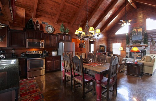 Branson Cedars Cabin | Tailored Decor, Private Hot Tub, Authentic Log Cabin, Grill, Near Big Cedar&Thunder Ridge