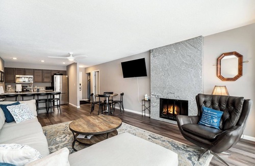 Acme Condo | Tee Time on Valleyway Drive