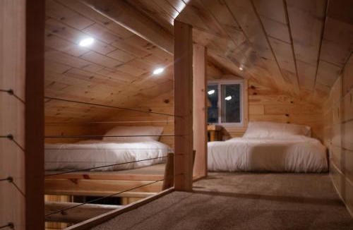 St. Helen House | The Bear Den-Abuts Public Land-High Speed Internet
