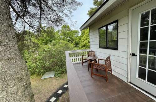 Frankfort House | THE BEAR - Frankfort - NEW! 3 min. to Frankfort