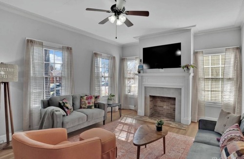 Broadmoor House | The Beverly est. 1939! Charming 3-bedroom house! Permit 25-0078-STR
