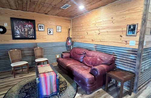 Minden Cabin | The Blues House @ Yellow Rose Canyon