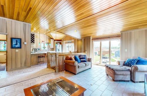 Syracuse House | The Boat House w/Dock: Enjoy Lake Life!
