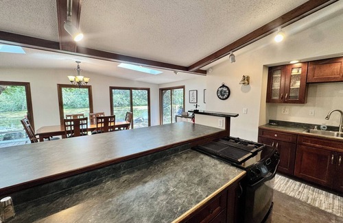 Winneconne House | The Channel House on Lake Winneconne- 3 bedroom 2 bath with boat house game room