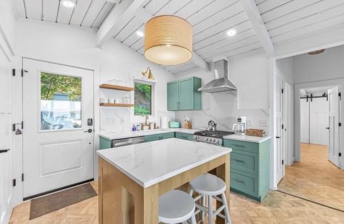 Lake Township House | The Cozy Crystal Cottage - Dogs OK
