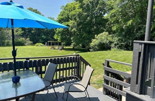 Rockwood Apartment | The Crow’s Nest-Balcony-Fish-Kayak-Relax